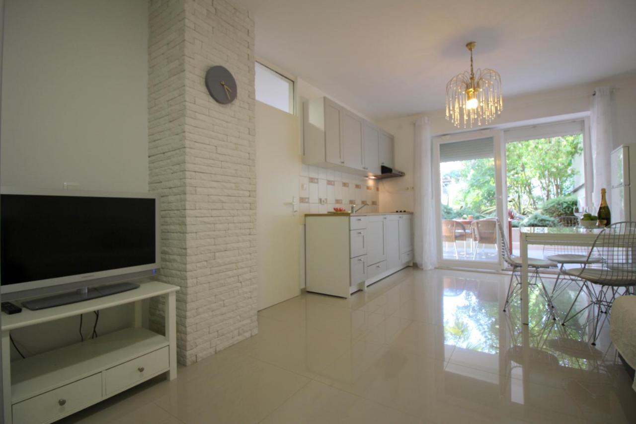 Modern Apartment Zen With Private Garden Poreč Kültér fotó